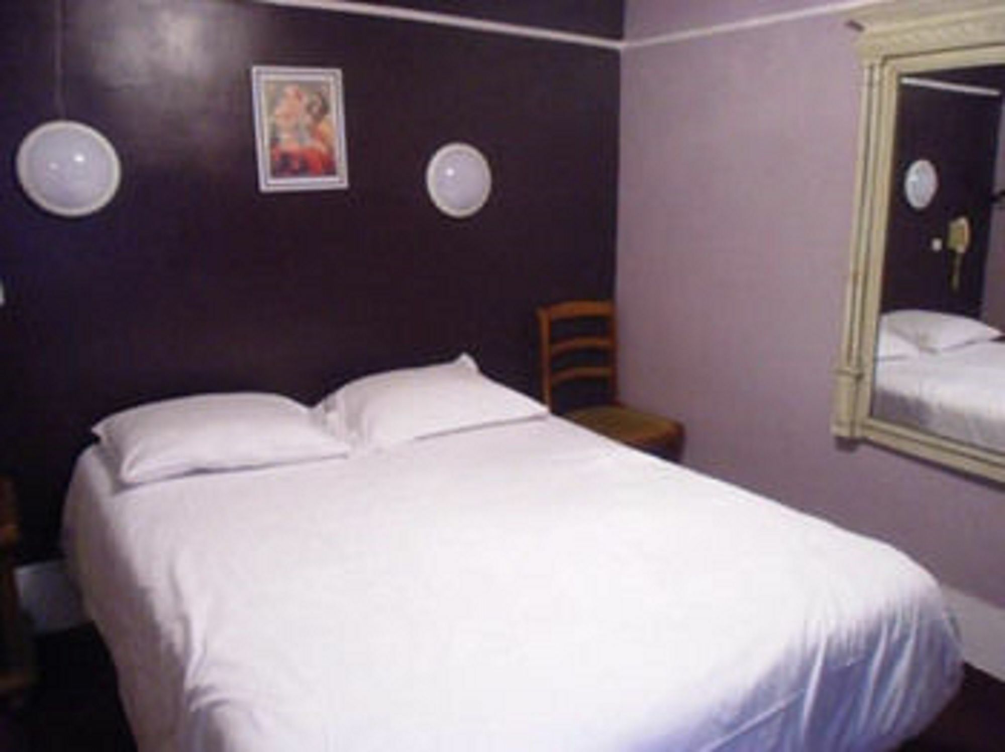De Lille Louvre Hotel 2*