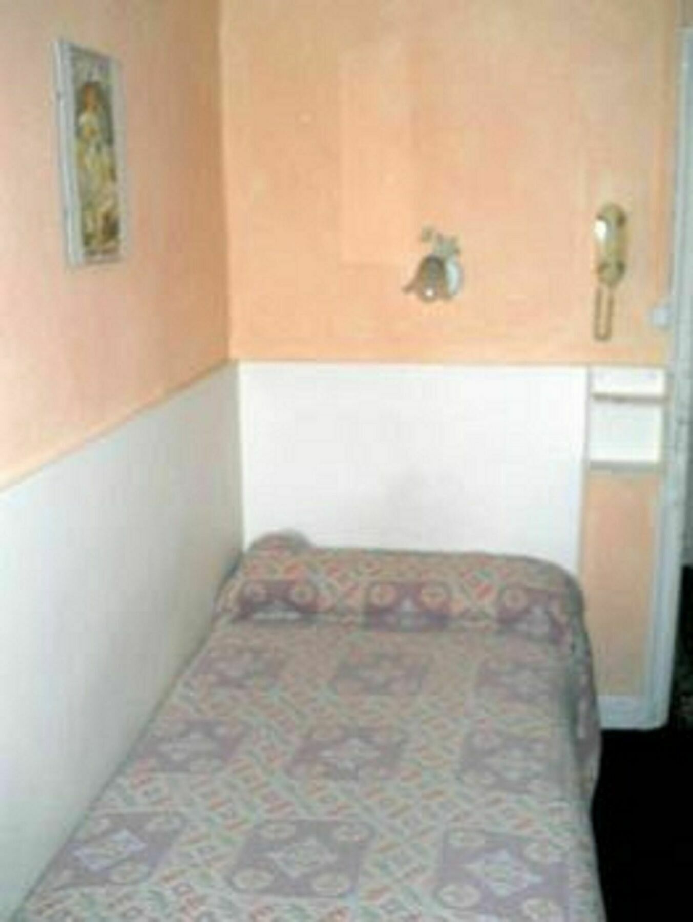 De Lille Louvre Hotel 2*