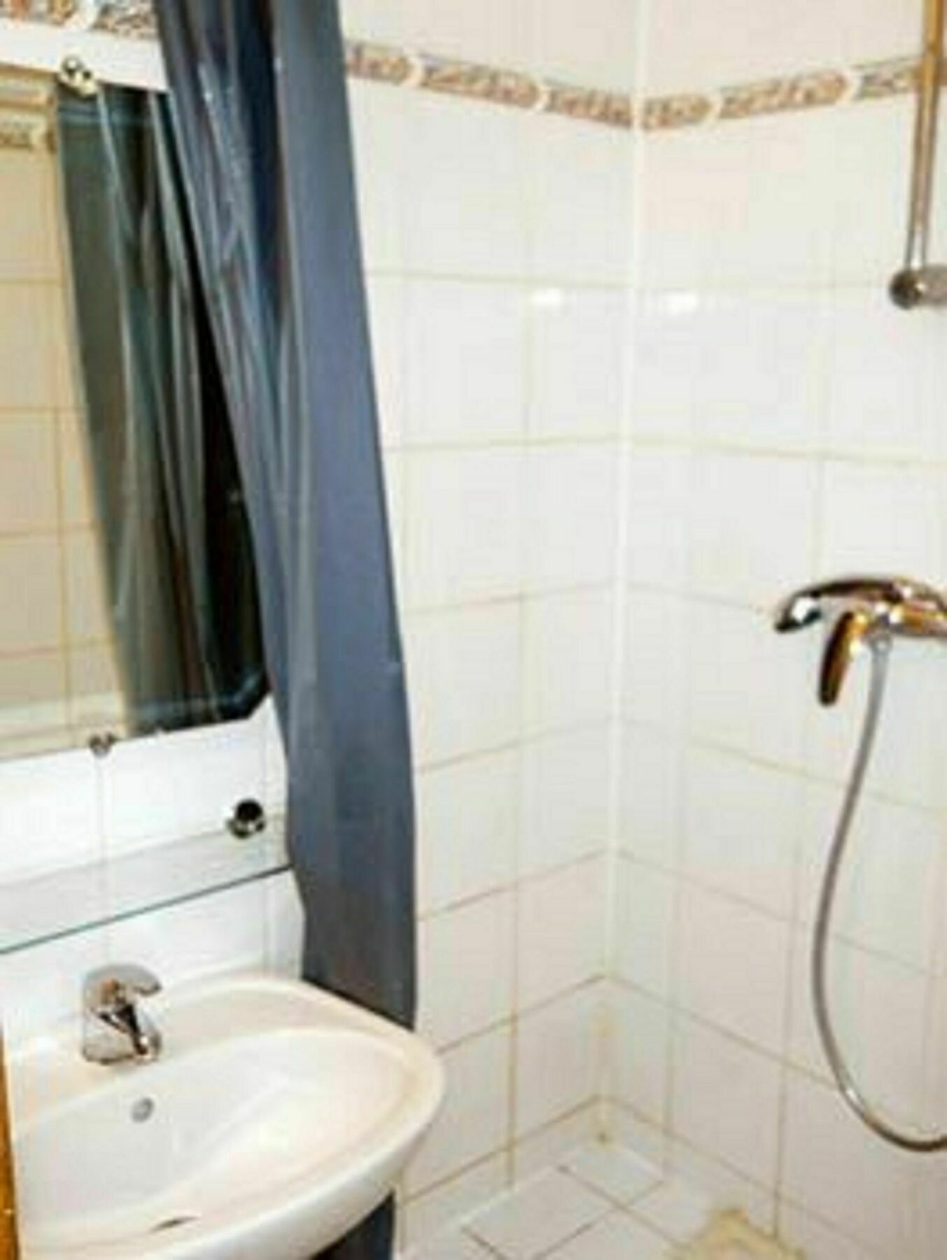 De Lille Louvre Hotel 2*