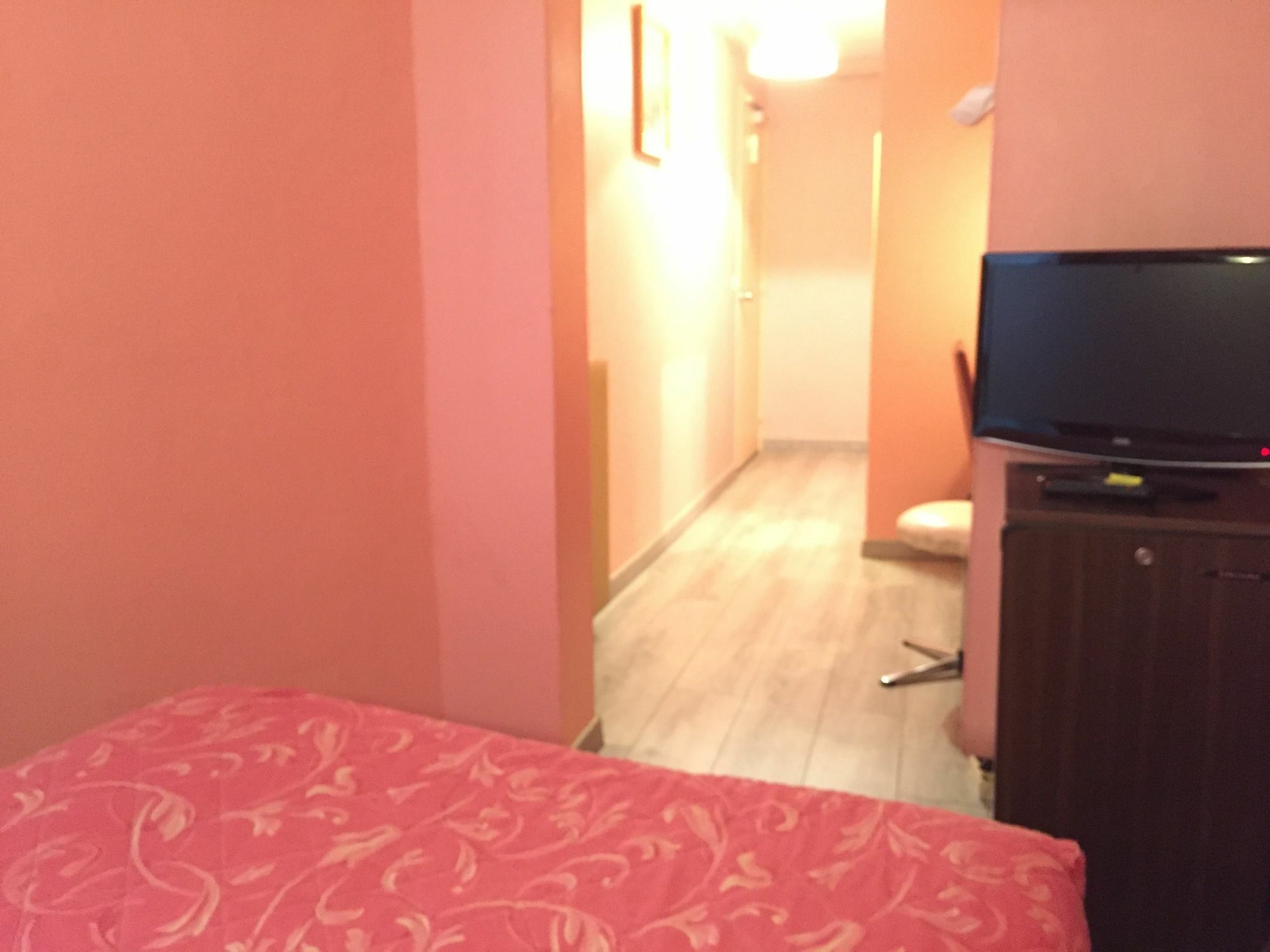 Hotel Des Pyrenees - Entre Bastille Et Nation