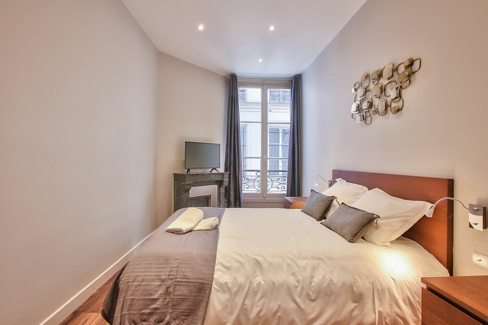 57 - Luxury Parisian Sebastopol 1 Apartment Paris