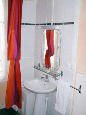 De Lille Louvre Hotel 2*