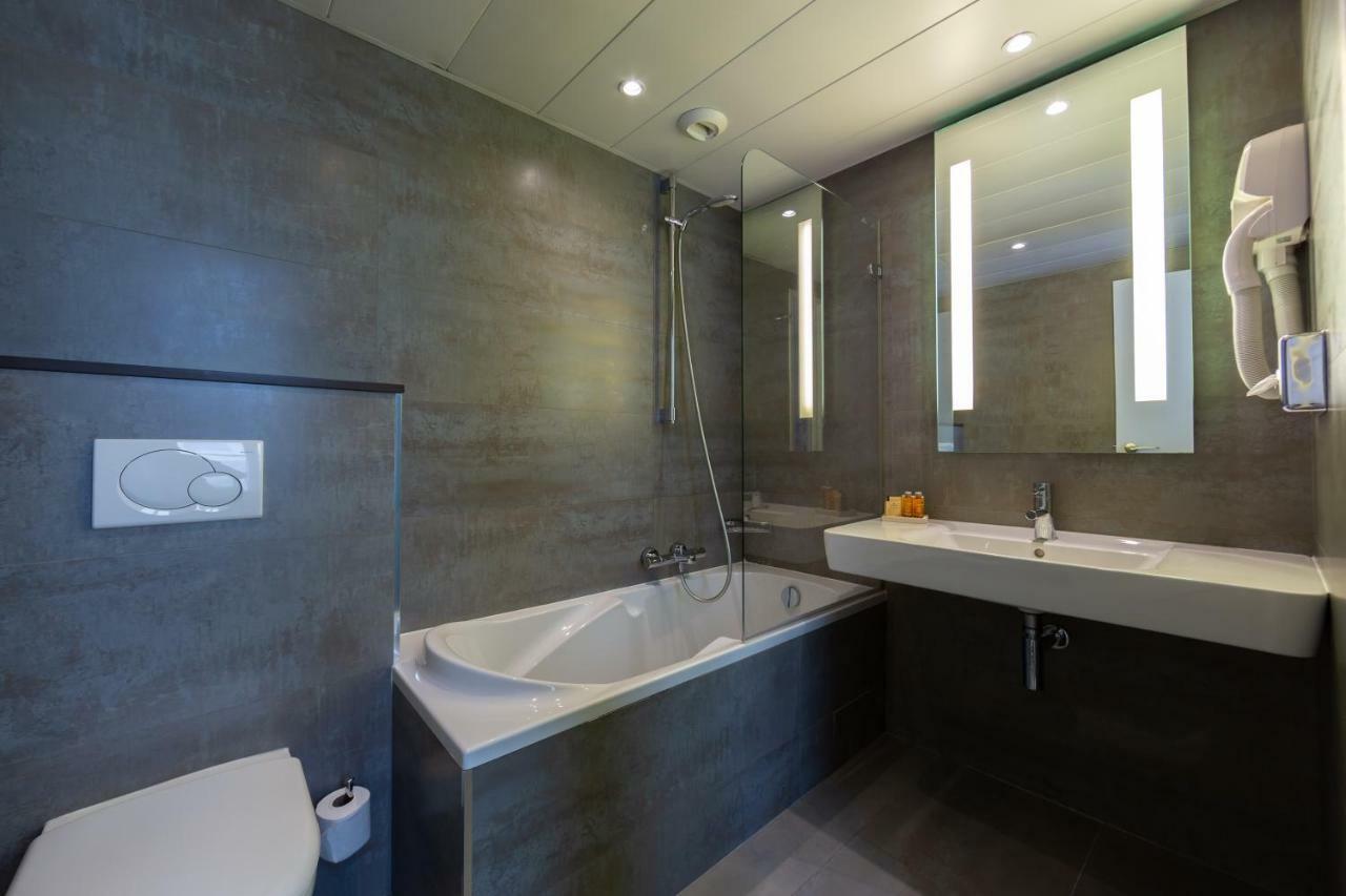 Logis 15 Montparnasse Hotel