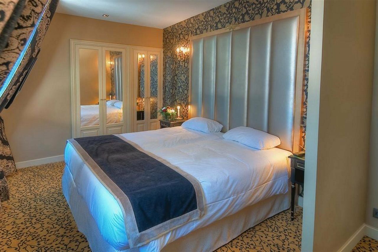 De L'empereur By Malone 3* Paris