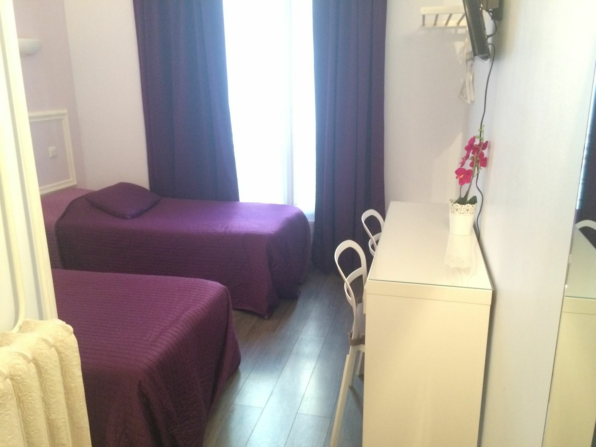 Andre Gill Hotel 2*