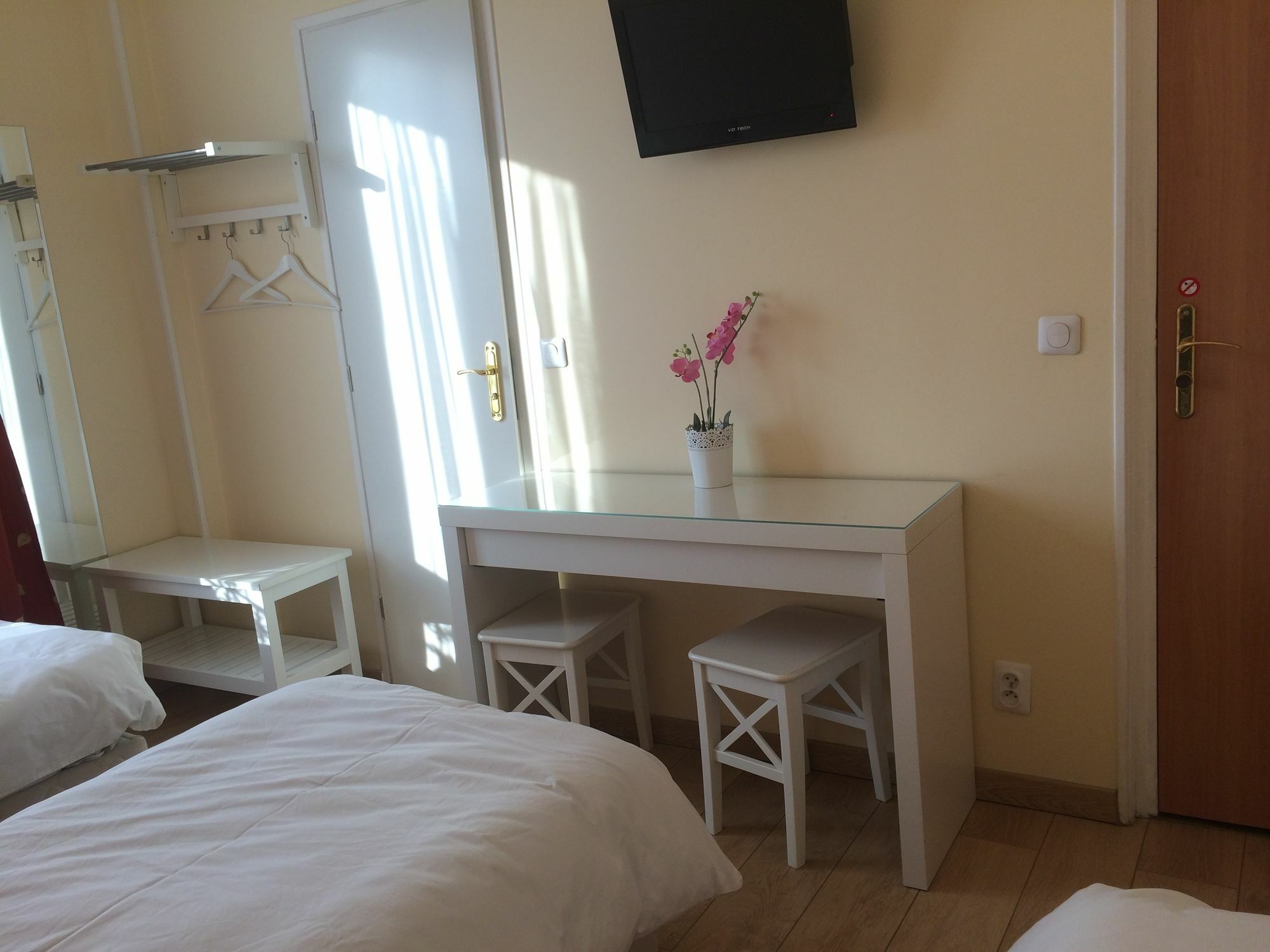 Andre Gill Hotel 2*