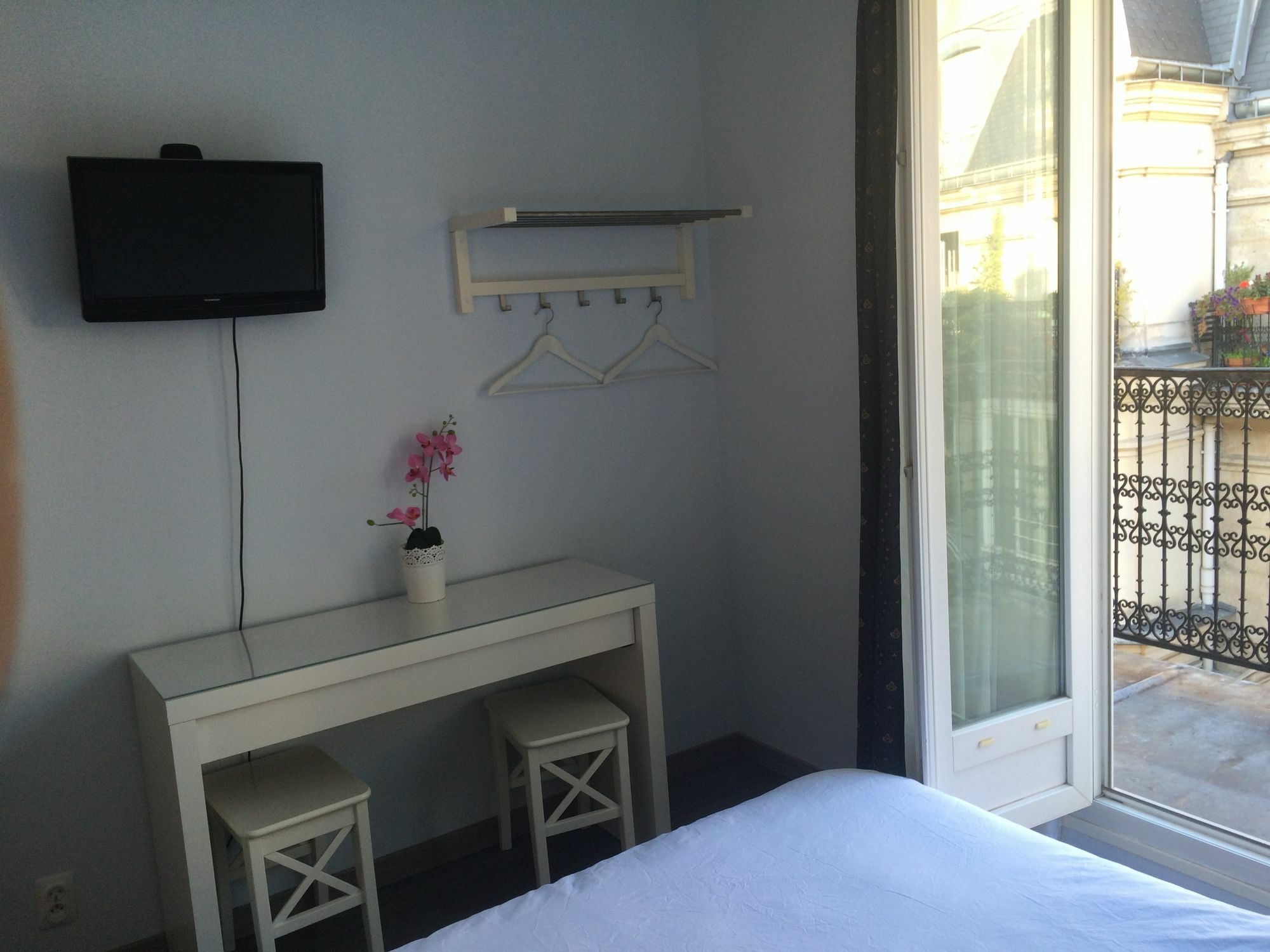 Andre Gill Hotel Paris
