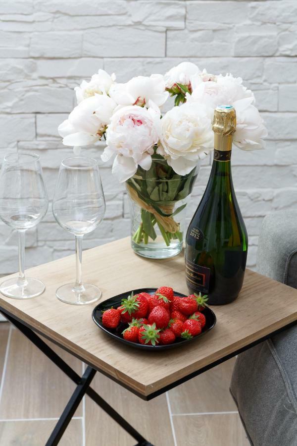Well Located Studio -ecole Militaries Champs De Mars * Paris