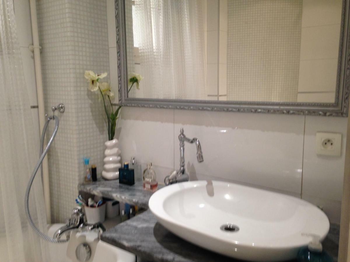 Appartement Typiquement Parisien