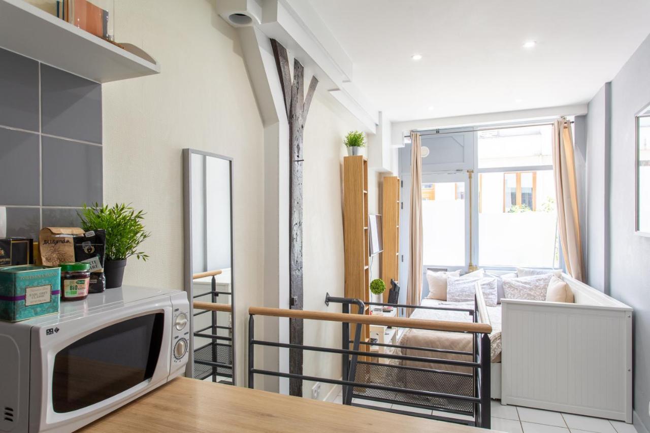 Charming Small Duplex - Heart Of Apartment Paris